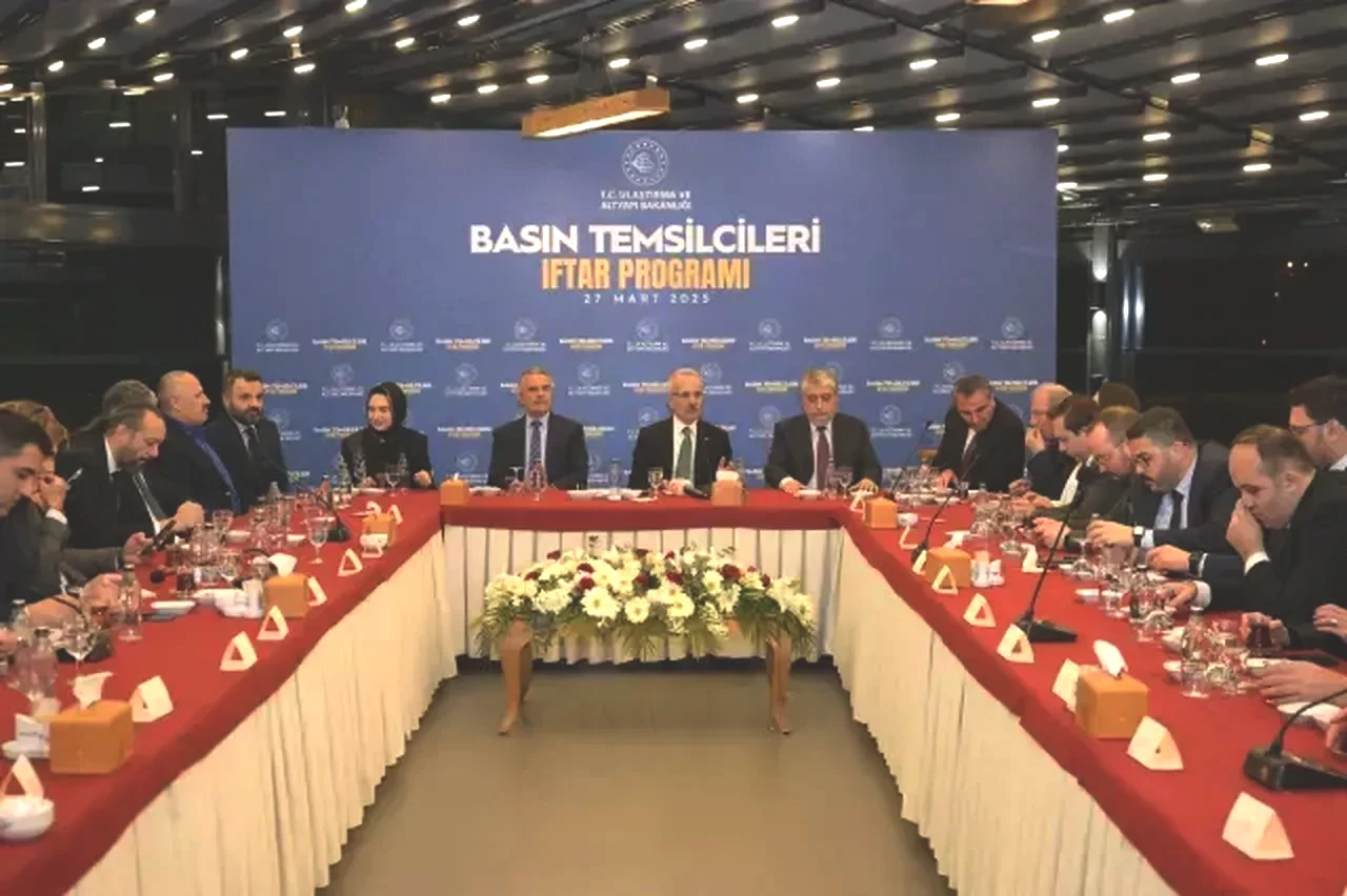 Bakan Uraloğlu'nun müjdesi! Ankara ve İstanbul arası 80 dakikaya inecek