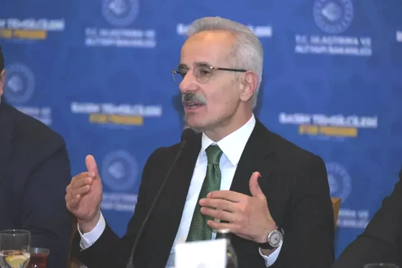Bakan Uraloğlu'nun müjdesi! Ankara ve İstanbul arası 80 dakikaya inecek