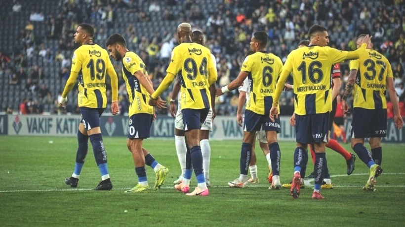 Fenerbahçe Şampiyonlar Ligi Hasretine Son Vermek İstiyor! İşte Jose Mourinho'nun Feyenoord Karşısında Çıkaracağı İlk 11... - Resim: 2
