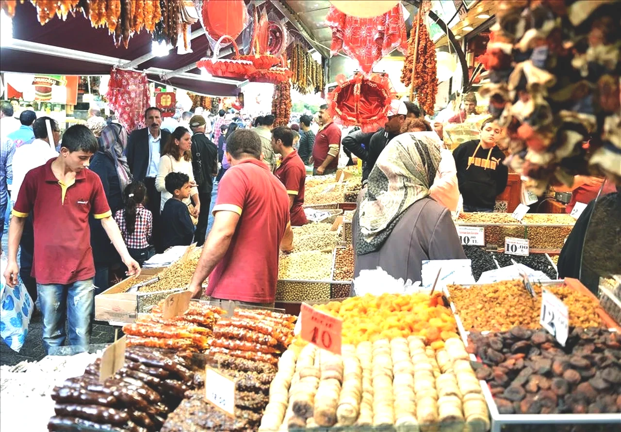 Esnafta bayram coşkusu! '120 milyar liralık ciro hedefiyle kasaplardan marketlere büyük yoğunluk