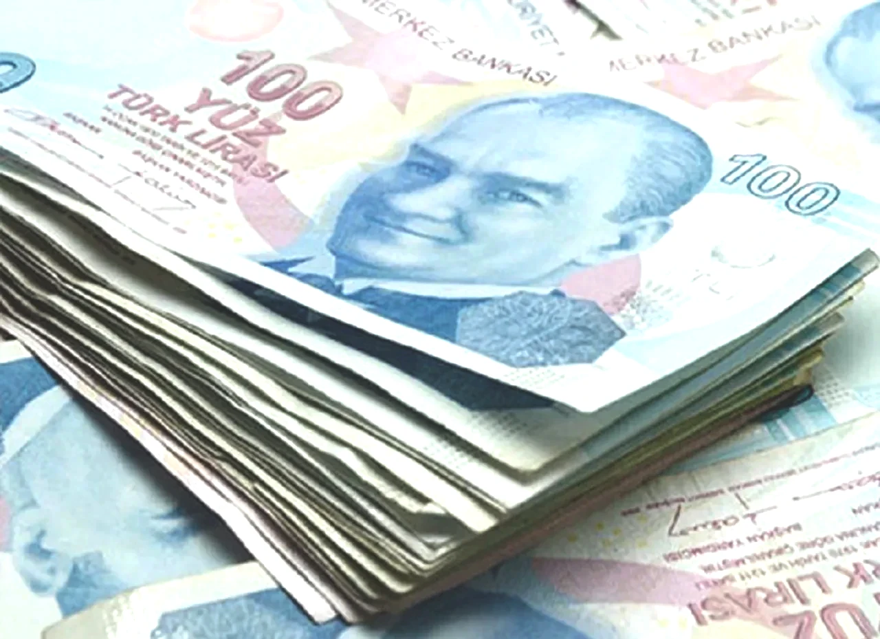 Emekliler, TBMM'den gelecek 1000 TL fark hakkında bilgi bekliyor! Ödemelerin tarihi belli oldu