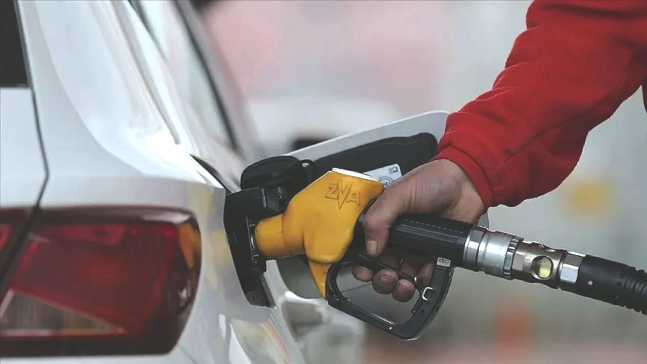 Motorin zammında sürpriz değişiklik! Akaryakıtta tabela değişiyor: Bu gece yarısından itibaren geçerli olacak