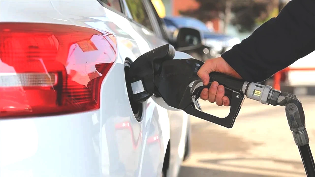Motorin zammında sürpriz değişiklik! Akaryakıtta tabela değişiyor: Bu gece yarısından itibaren geçerli olacak