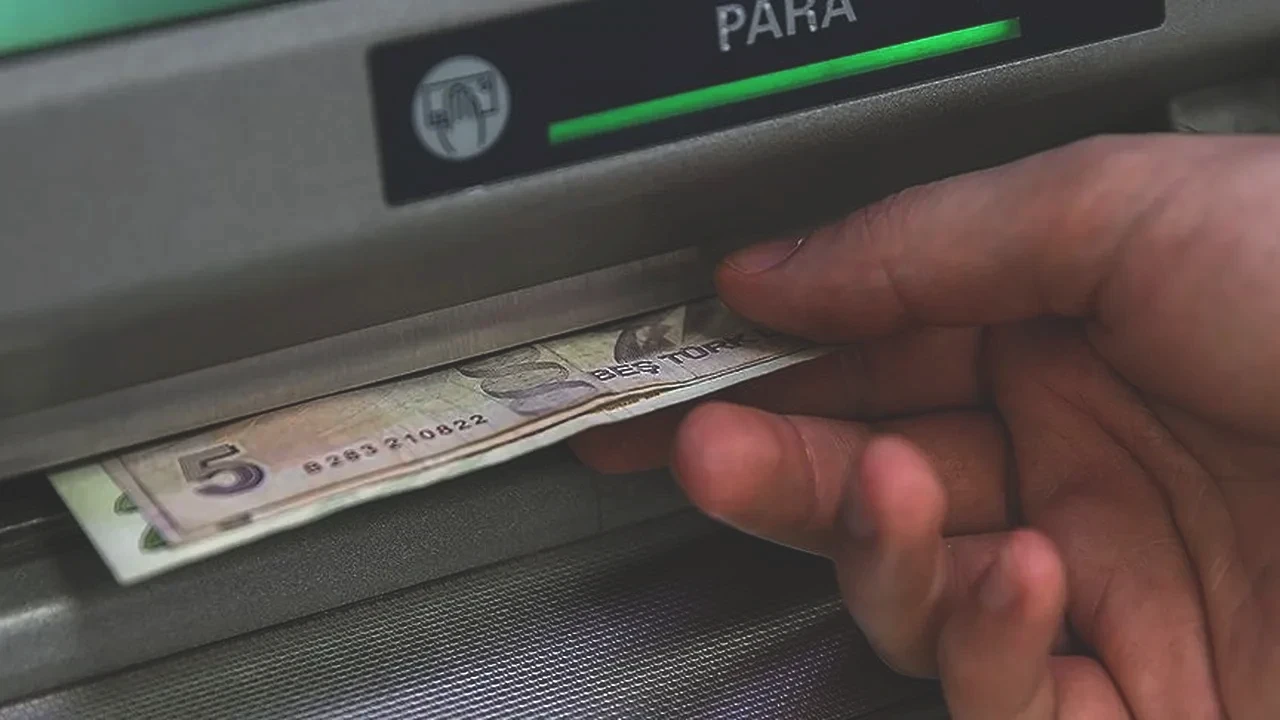 Emeklinin beklediği haber geldi: 4 bin liralık bayram ikramiyesi TBMM'de görüşüldü: 1000 lira fark ne zaman yatacak?