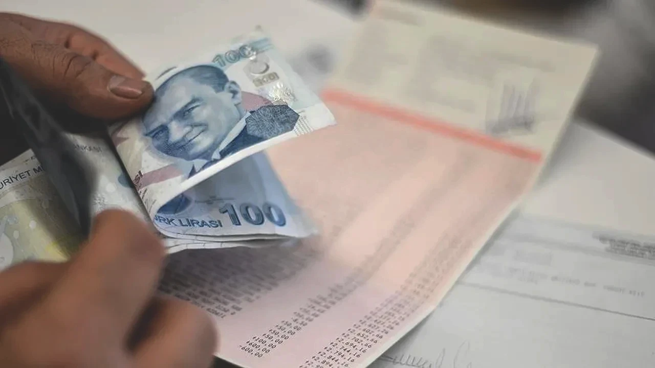 Emeklinin beklediği haber geldi: 4 bin liralık bayram ikramiyesi TBMM'de görüşüldü: 1000 lira fark ne zaman yatacak?