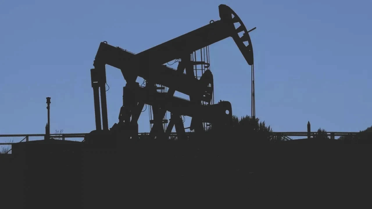 Petrol fiyatları üç haftanın zirvesinde: ABD yaptırımları piyasayı gerdi